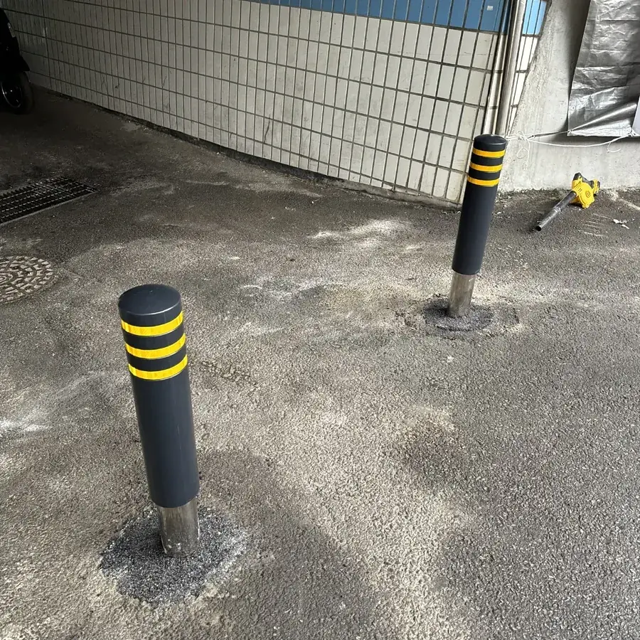 볼라드시공 · 볼라드 일괄 교체 · 작업 완료 모습