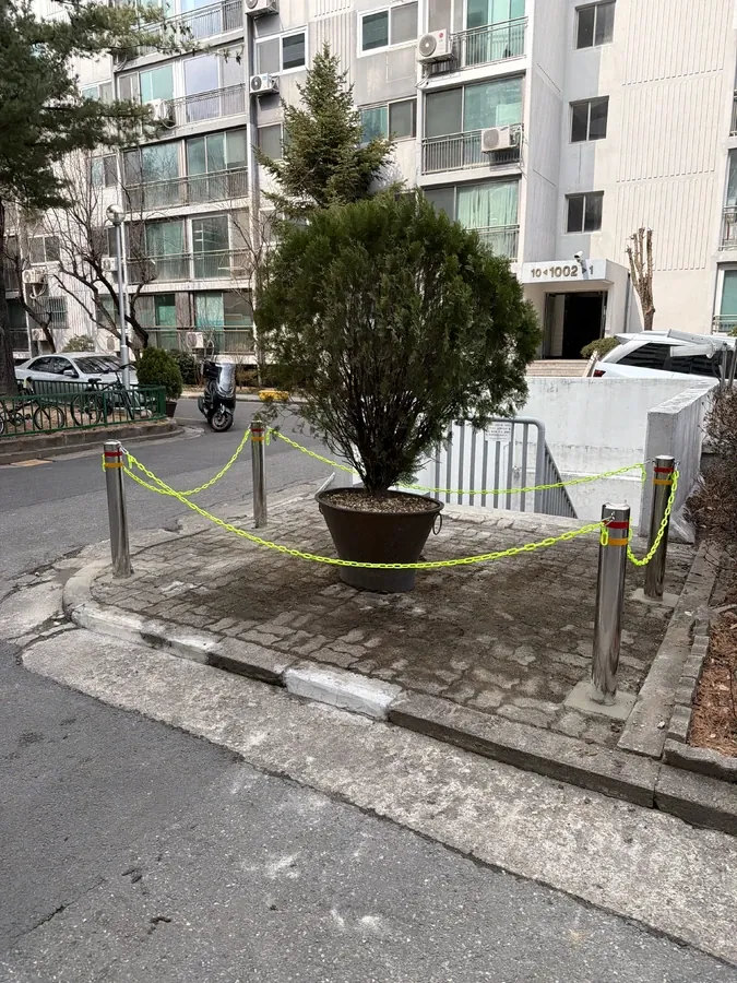 의왕 볼라드시공 · 의왕 볼라드 시공 · 작업 완료 모습